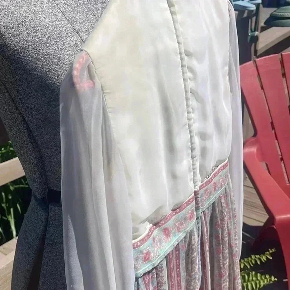 Vintage woman’s dress. The stress is super tiny. Measurements in photos. - Picture 6 of 14